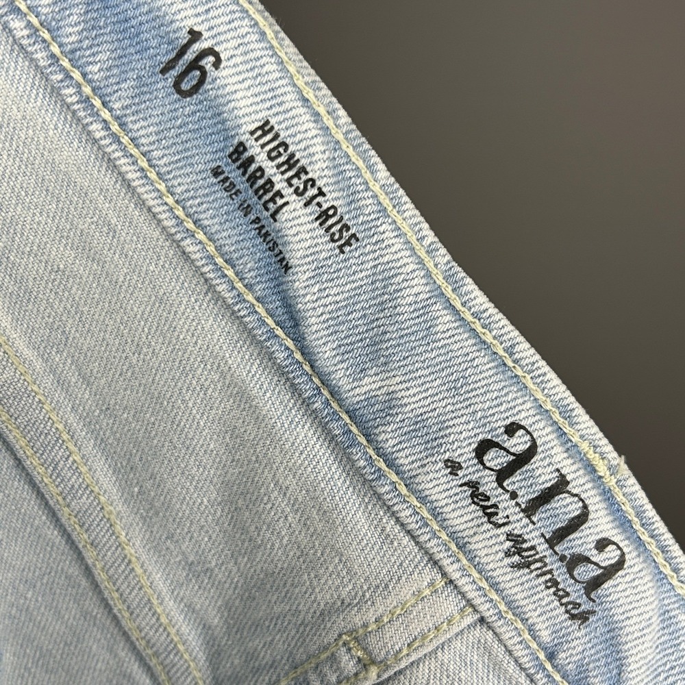 a.n.a A New Approach Highest Rise Barrel Jeans 16 Light Ocean Bleach Denim NWT - Picture 3 of 8